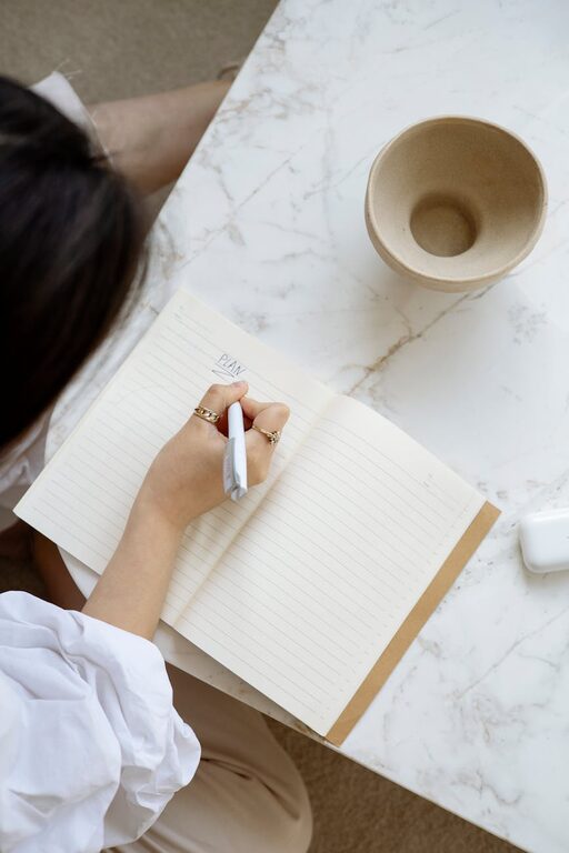 How to Journal for Clarity and Focus: A Step-by-Step Guide